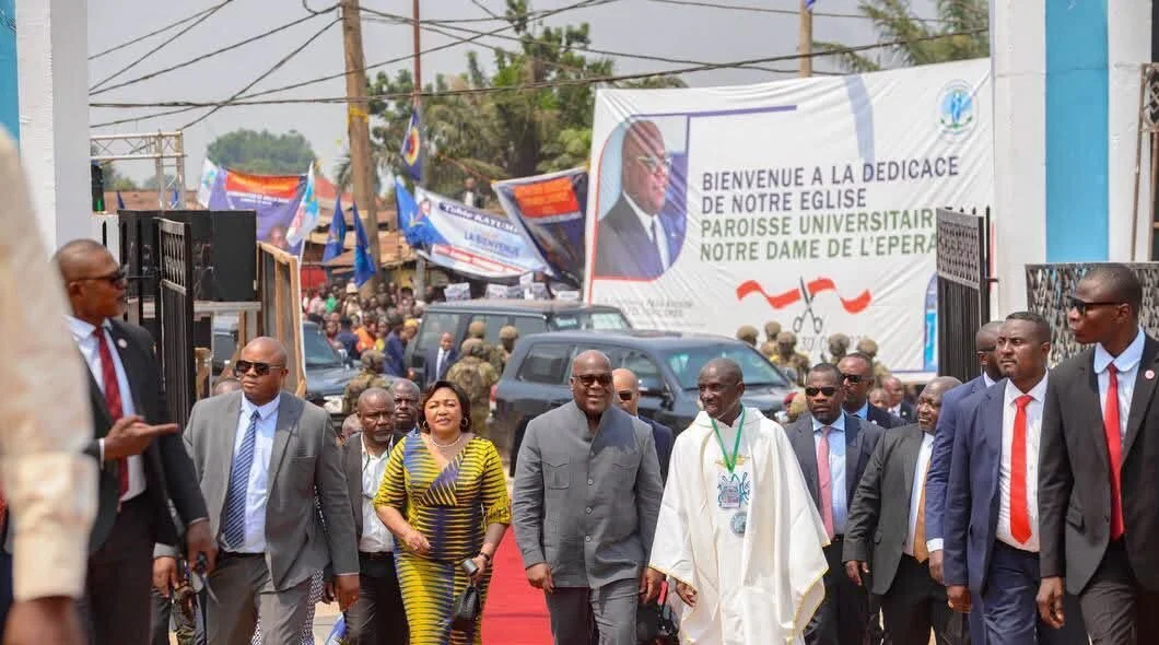 DRC: In Mbuji-Mayi, President Félix Tshisekedi blesses a church and listens to the hopes of a region that is waiting